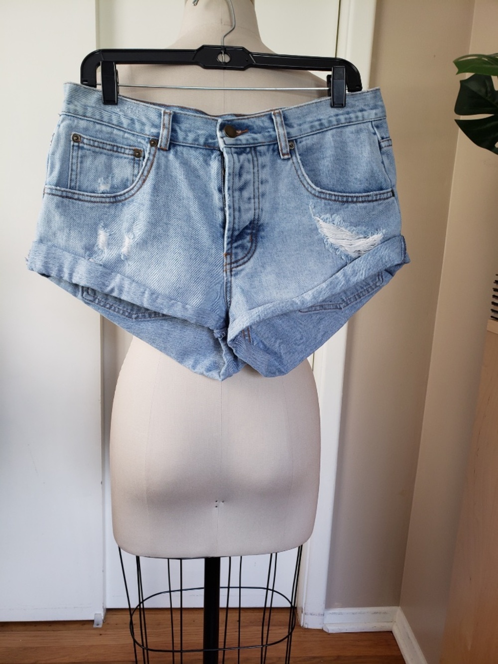 Billabong Denim Rolled Hem Shorts Size 28